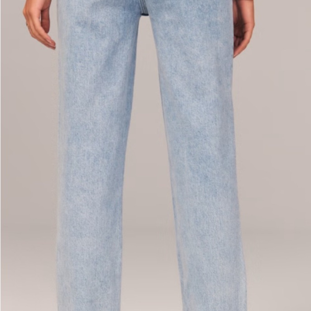 Light Blue Women's Jeans Abercrombie curve love 2R 

31 inseam